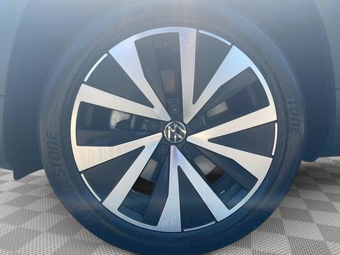 Certified 2022 Volkswagen Taos SE FWD image 10