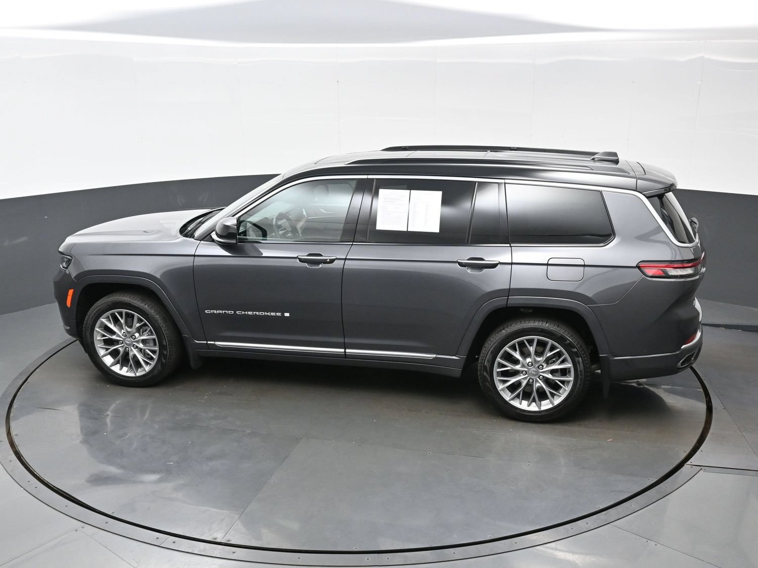 Used 2025 Jeep Grand Cherokee L Summit w/ MOPAR Finishing Package AWD/4WD image 40