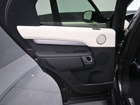 Used 2025 Land Rover Discovery Dynamic SE AWD/4WD image 16