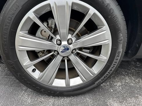 Used 2018 Ford Explorer Limited w/ Ford Safe & Smart Package FWD image 4