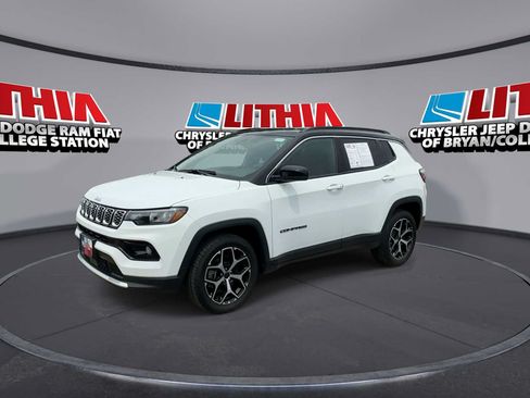 Used 2025 Jeep Compass Limited AWD/4WD image 4