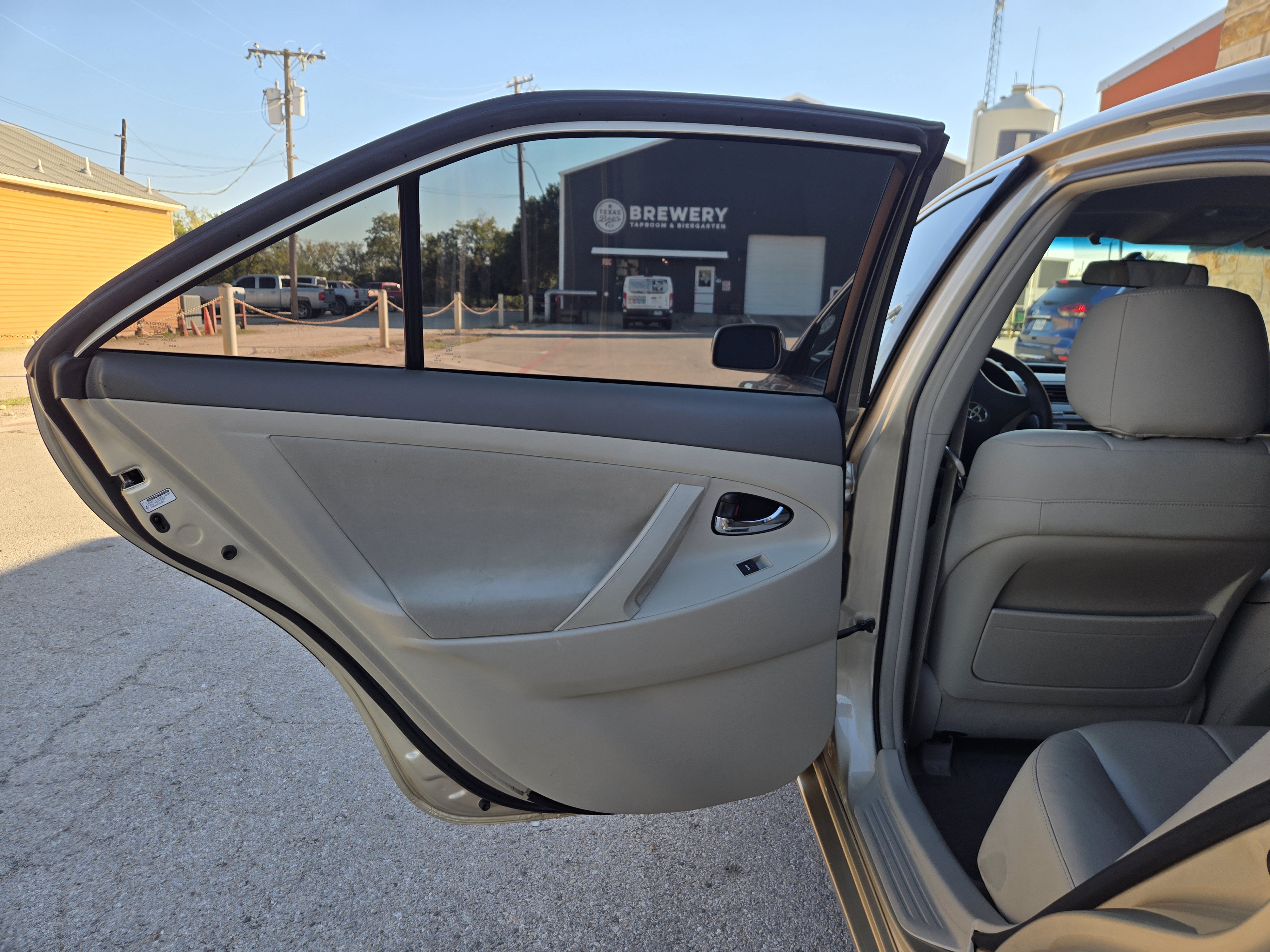 Used 2011 Toyota Camry LE w/ LE Extra-Value Pkg FWD image 6
