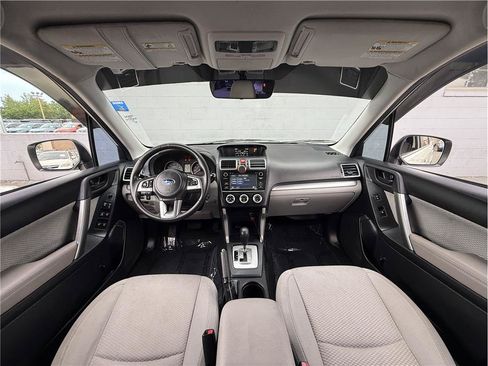 Used 2018 Subaru Forester 2.5i AWD/4WD image 8