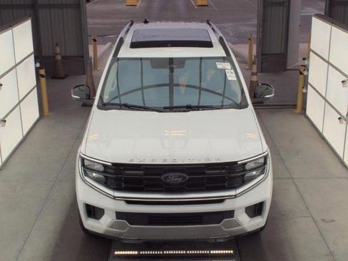 Used 2025 Ford Expedition Platinum image 2