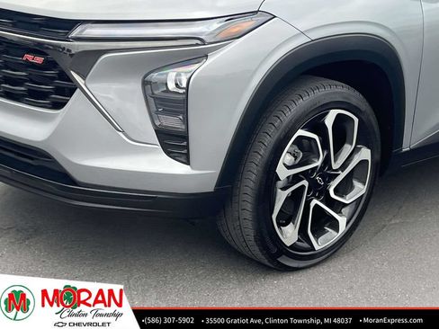 Certified 2024 Chevrolet Trax RS w/ Driver Confidence Package FWD image 9