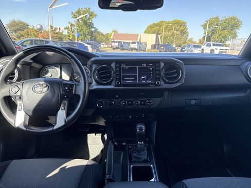 Used 2020 Toyota Tacoma TRD Off-Road w/ Technology Package AWD/4WD image 14