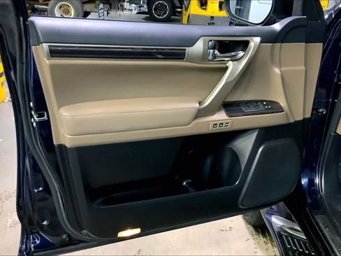 Used 2021 Lexus GX 460 Premium w/ Premium Package image 22