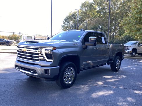 Used 2024 Chevrolet Silverado 2500 High Country w/ High Country Premium Package image 5