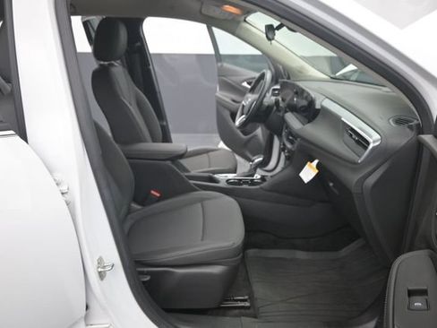 Used 2024 Buick Encore GX Preferred AWD/4WD image 18
