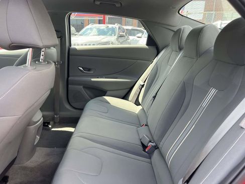 Certified 2025 Hyundai Elantra Hybrid FWD image 13