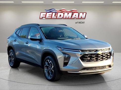 Used 2025 Chevrolet Trax LT w/ Driver Confidence Package FWD image 8