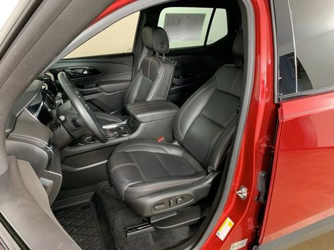 Used 2023 Chevrolet Traverse RS image 19