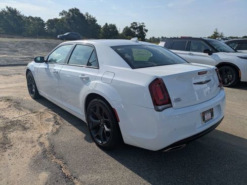 Used 2023 Chrysler 300 S RWD image 5