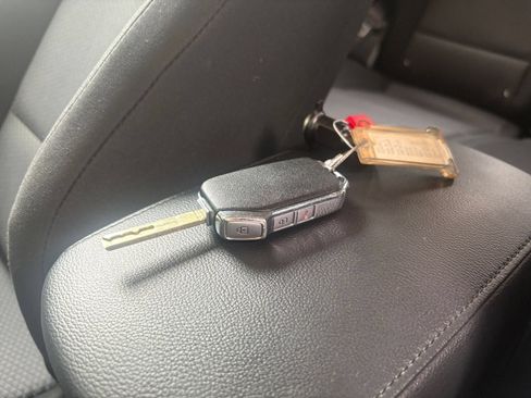Used 2025 Kia Soul LX w/ LX Technology Package FWD image 19