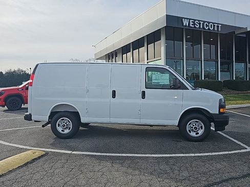 New 2025 GMC Savana 3500 w/ Driver Convenience Package image 2