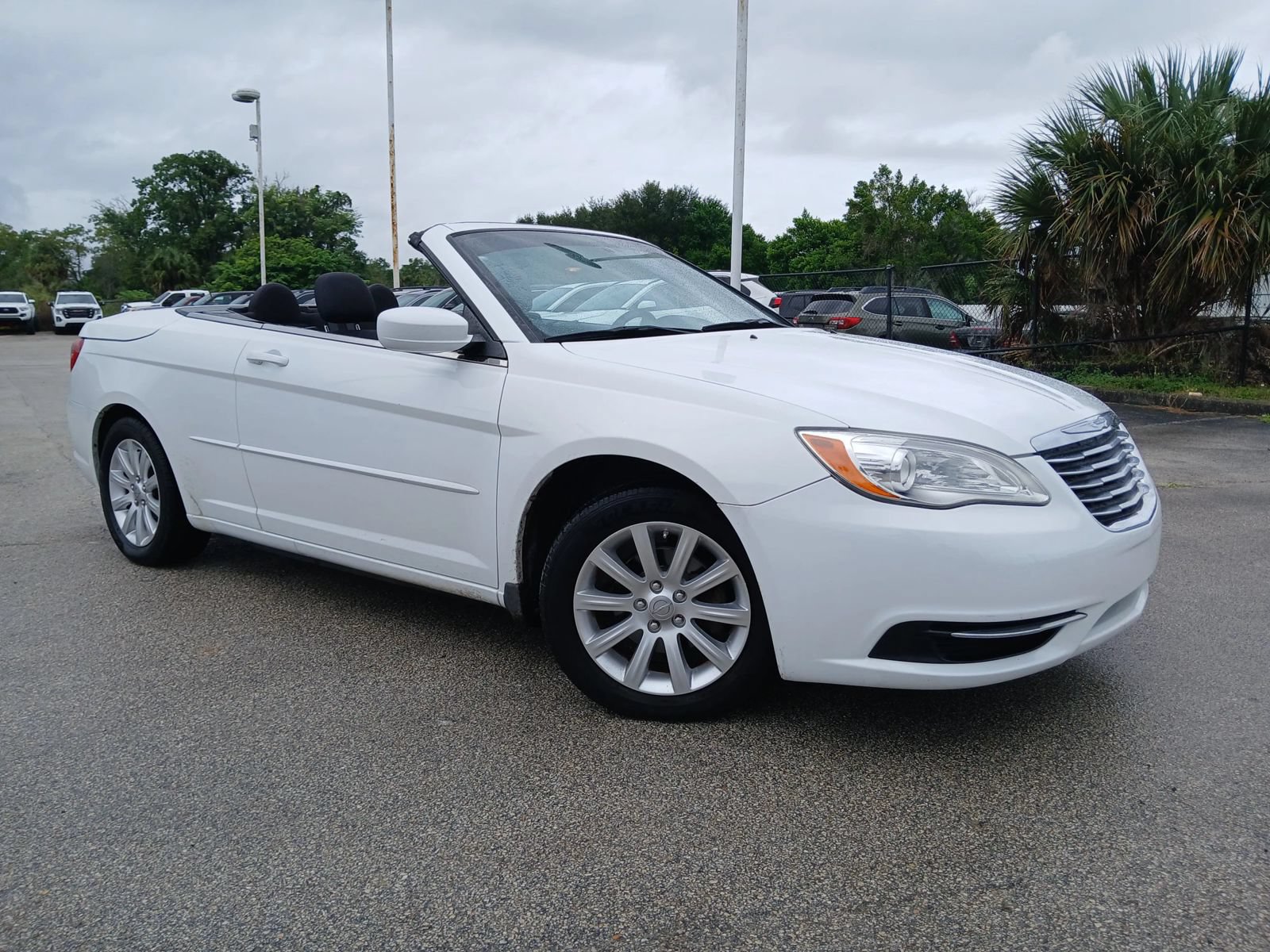 Used 2013 Chrysler 200 Touring FWD image 2
