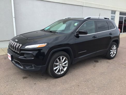 Used 2018 Jeep Cherokee Limited w/ Trailer Tow Group AWD/4WD image 2