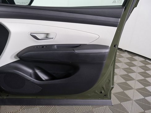 Certified 2025 Hyundai Tucson SE image 19