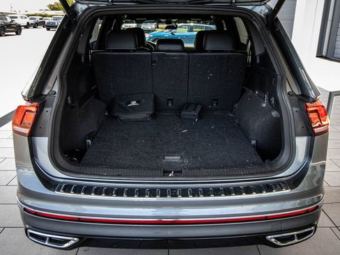 Certified 2024 Volkswagen Tiguan SEL R-Line AWD/4WD image 17