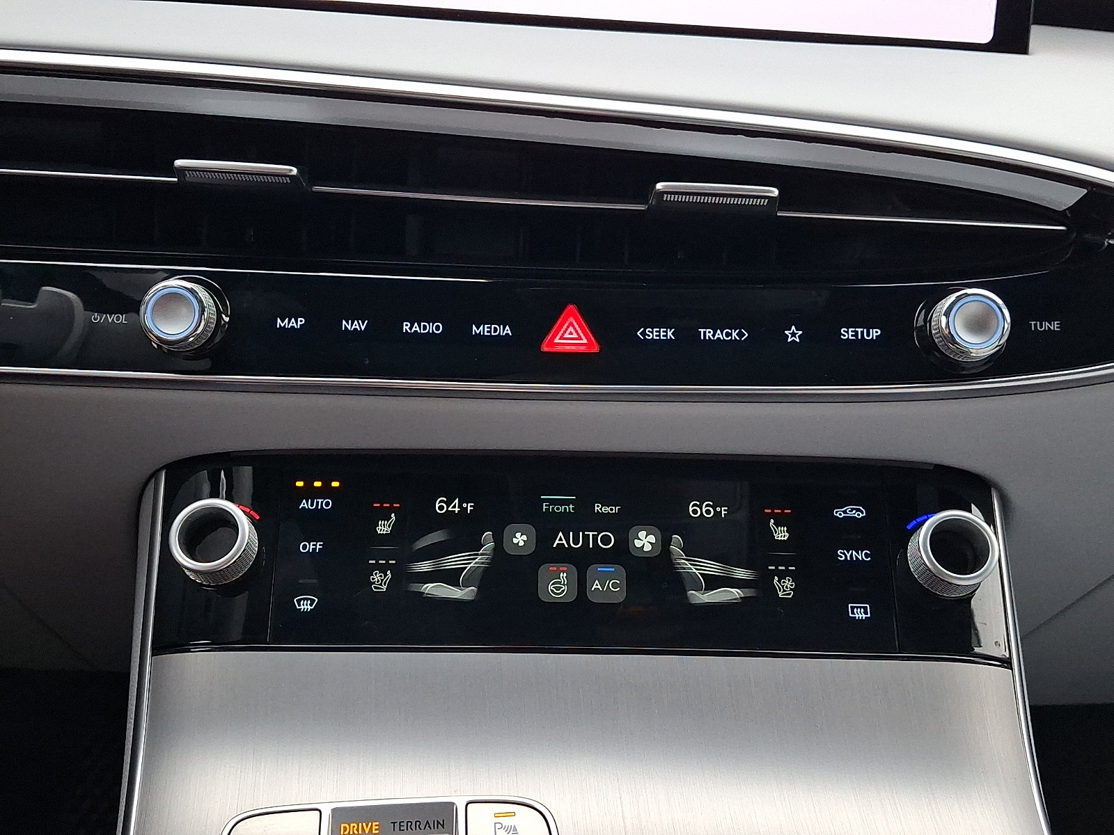 Certified 2026 Genesis GV70 2.5T Advanced AWD/4WD image 16