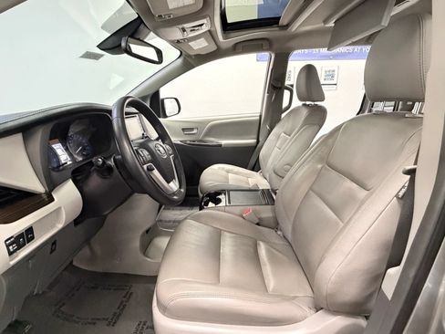 Used 2018 Toyota Sienna XLE Premium AWD/4WD image 12