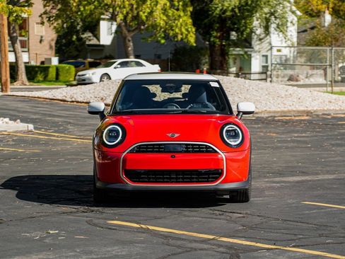Used 2025 MINI Cooper 2-Door Hardtop image 2