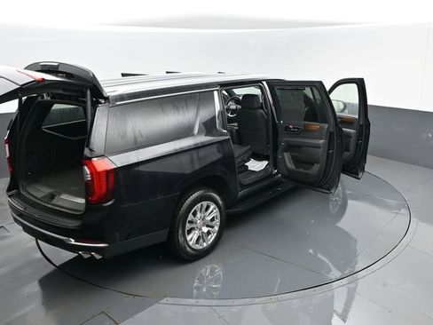 Used 2025 GMC Yukon XL Denali AWD/4WD image 32