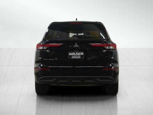 Used 2024 Mitsubishi Outlander ES image 4