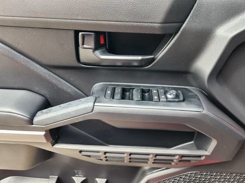 Certified 2025 Toyota Tacoma SR5 AWD/4WD image 23