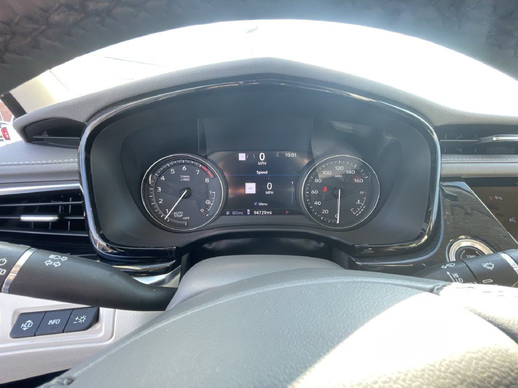 Used 2023 Cadillac XT6 Premium Luxury w/ Technology Package FWD image 11
