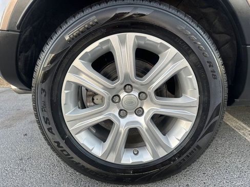 Used 2018 Land Rover Range Rover Evoque SE Premium image 7