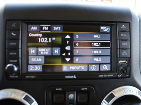 Used 2017 Jeep Wrangler Unlimited Rubicon w/ Cold Weather Group AWD/4WD image 18