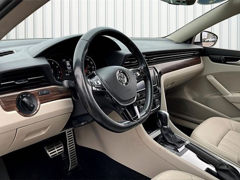 Used 2020 Volkswagen Passat 2.0T SEL image 17