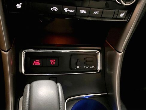 Used 2022 Subaru Ascent Limited image 16