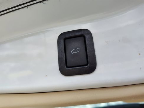 Used 2019 Toyota Highlander SE image 10