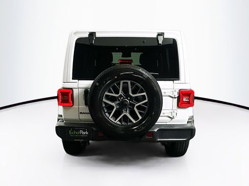 Used 2025 Jeep Wrangler Unlimited Sahara AWD/4WD image 7