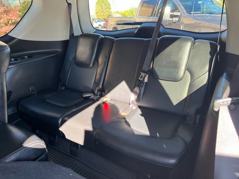 Used 2016 INFINITI QX80 4WD w/ Deluxe Technology Package image 6