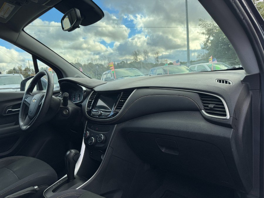 Used 2018 Chevrolet Trax LS w/ LPO, Protection Package FWD image 20