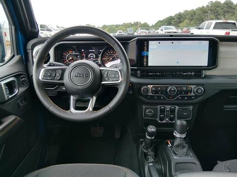 Certified 2024 Jeep Wrangler Unlimited Sahara w/ Technology Group AWD/4WD image 10