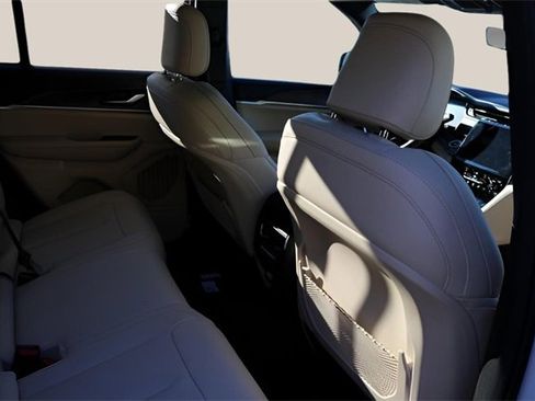 New 2025 Jeep Grand Cherokee Limited image 17