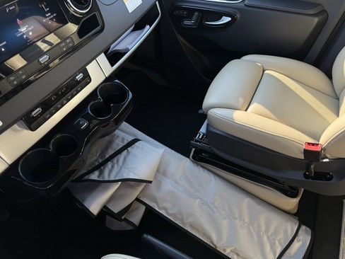 Used 2023 Mercedes-Benz Sprinter 3500 image 19