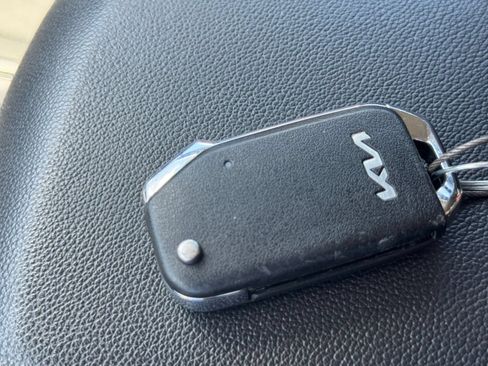 Used 2025 Kia Sportage LX FWD image 20
