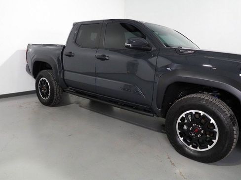 Used 2025 Toyota Tacoma TRD Off-Road image 39