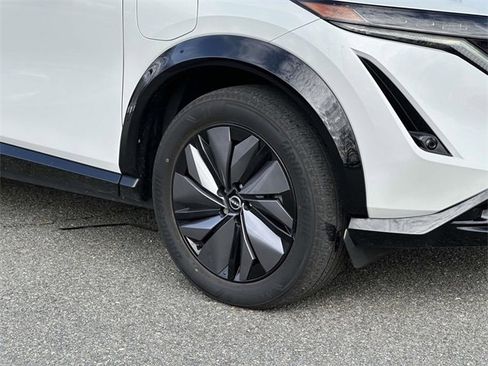 Used 2023 Nissan Ariya AWD image 9