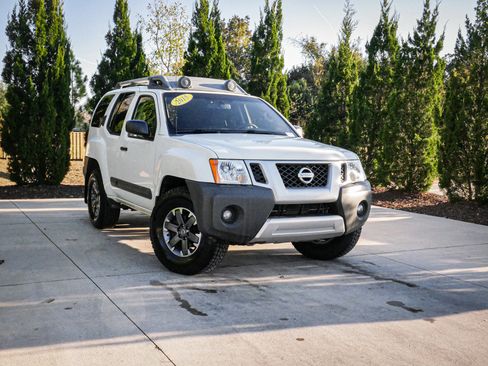 Used 2015 Nissan Xterra PRO-4X image 2