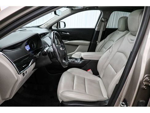 Used 2022 Cadillac XT4 Premium Luxury w/ Enhanced Visibility Package AWD/4WD image 12