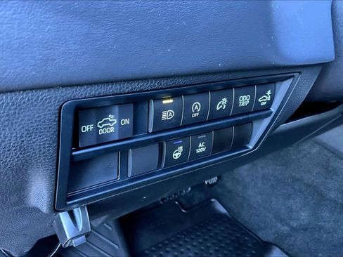 Used 2024 Toyota Tundra Platinum image 32