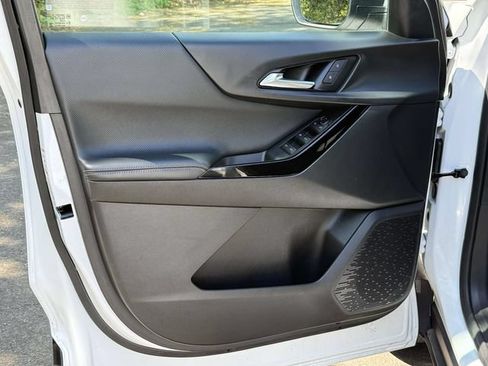 Certified 2025 Chevrolet Equinox LT w/ Safety and Technology Package FWD image 8