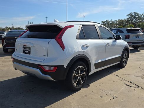 New 2026 Kia Niro EX image 8
