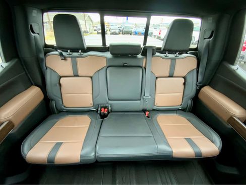 Used 2022 Chevrolet Silverado 1500 High Country w/ Technology Package image 34